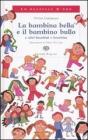 La bambina bella e il bambino bullo a altri bambini e bambine