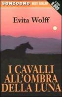 I cavalli all'ombra della luna di Evita Wolff edito da Sonzogno