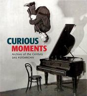 Curious moments. Archive of the century das fotoarchiv. Ediz. inglese, tedesca e francese di Hendrik Neubauer edito da Ullmann