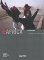 È Africa. Catalogo della mostra (Padova, aprile 2003) di Enrico Bossan, Stefano Citati, Lilliane Barenzi edito da Contrasto DUE