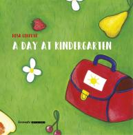 A day at kindergarten di Rosa Cerruto edito da Kromatoedizioni