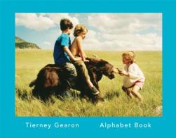 Alphabet book di Tierney Gearon edito da Damiani