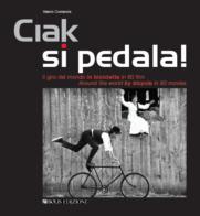 Ciak si pedala. Il giro del mondo in bicicletta in 80 film. Ediz. italiana e inglese di Valerio Costanzia edito da Bolis