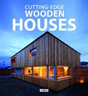 Cutting-edge wooden houses di Carles Broto edito da Links Books