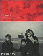 Family. Photographers photograph their families edito da Phaidon