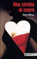 Una stretta al cuore di Marie Ndiaye edito da Giunti Editore