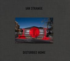 Disturbed home di Ian Strange edito da Damiani