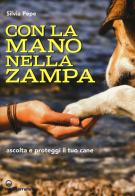 Con la mano nella zampa. Ascolta e proteggi il tuo cane di Silvia Pepe edito da Edizioni Mediterranee