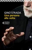 Una persona alla volta di Gino Strada edito da Feltrinelli