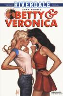 Betty & Veronica. Riverdale di Adam Hughes edito da Edizioni BD