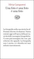 Una foto è una foto è una foto di Silvia Camporesi edito da Einaudi