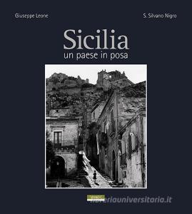 Sicilia un paese in posa. Ediz. illustrata.pdf