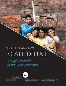Scatti di luce. Viaggi e incontri di uno psicoterapeuta.pdf