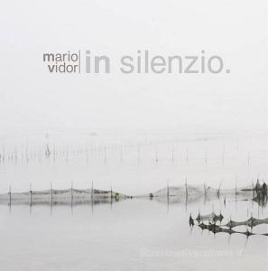 In silenzio. Ediz. italiana e inglese.pdf