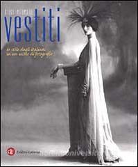 Vestiti. Lo stile degli italiani in un secolo di fotografie.pdf