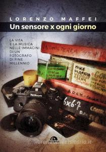 Un sensore x ogni giorno. La vita e la musica nelle immagini di un fotografo di fine millennio.pdf