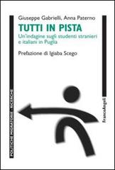 Tutti in pista. Un'indagine sugli studenti stranieri e italiani in Puglia di Giuseppe Gabrielli, Anna Paterno edito da Franco Angeli