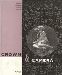 Crown & camera. La famiglia reale inglese e la fotografia (1842-1910) di F. Dimond, O. Everett, R. Taylor edito da Alinari IDEA