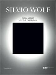 Silvio Wolf. Sulla soglia. Catalogo della mostra (Milano, 7 ottobre-6 novembre 2011). Ediz. italiana e inglese edito da Silvana