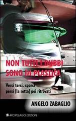 Non tutti i dubbi sono di plastica. Versi tersi sparsi persi (la rotta) poi ritrovati di Angelo Zabaglio edito da Arcipelago Edizioni