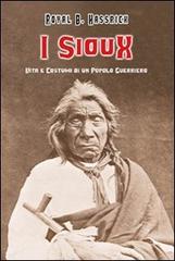I sioux. Vita e costumi di un popolo guerriero di Royal B. Hassrick edito da Ugo Mursia Editore