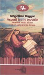 Assedi tra le nuvole. Storia di molti assedi e di un solo grande amore di Angelino Riggio edito da Robin