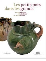 Les petits pots dans les grands. Potiers antiques et médiévaux en pays de France edito da Silvana