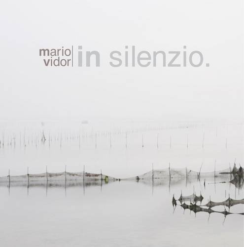In silenzio. Ediz. italiana e inglese di Mario Vidor, Costanza Somariva Gizzi edito da Punto Marte