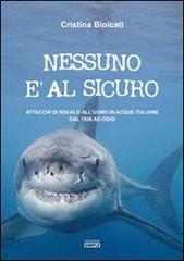 Nessuno è al sicuro. Attacchi di squalo all'uomo in acque italiane dal 1926 ad oggi di Cristina Biolcati edito da Simple