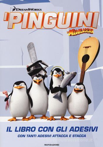 I pinguini di Madagascar. Il libro con gli adesivi di Elisa Fratton edito da Mondadori