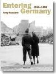 Entering Germany. Ediz. inglese, francese e tedesca di Tony Vaccaro edito da Taschen