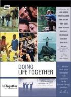 Doing Life Together Dvd Curriculum di Brett Eastman, Deanna Eastman, Todd Wendorff, Denise Wendorff, Karen Lee-Thorp edito da Zondervan