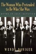 The Woman Who Pretended to Be Who She Was: Myths of Self-Imitation di Wendy Doniger edito da OXFORD UNIV PR