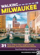 Walking Milwaukee: 31 Tours of Brew City's Neighborhoods, Landmarks, and Entertainment Districts di Royal Brevvaxling, Molly Snyder edito da WILDERNESS PR