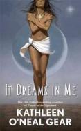 It Dreams in Me di Kathleen O'Neal Gear edito da Forge