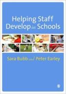 Helping Staff Develop in Schools di Sara Bubb edito da SAGE Publications Ltd