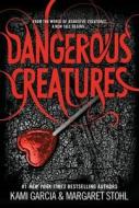 Dangerous Creatures di Kami Garcia, Margaret Stohl edito da LITTLE BROWN & CO