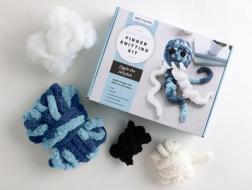 Super Simple Finger Knitting Kit Jiggle The Jellyfish: Everything You Need Is Included: Chunky Yarn, Fiberfill, Instruction Booklet, Exclusive Step-by di Sabrina-Rose Benedict edito da Schiffer Publishing Ltd