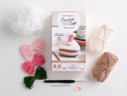Crochet Cafe Amigurumi Kit Cake Slice: Everything You Need Is Included: 100%-Cotton Yarn, Crochet Hook, Stitch Marker, Tapestry Needle, Fiberfill, Ste di Better Day Books edito da Schiffer Publishing Ltd