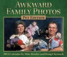Awkward Family Photos Calendar, Pet Edition di Mike Bender, Doug Chernack edito da Andrews McMeel Publishing