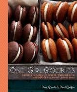 One Girl Cookies: Recipes for Cakes, Cupcakes, Whoopie Pies, and Cookies from Brooklyn's Beloved Bakery di Dawn Casale, David Crofton edito da POTTER CLARKSON N