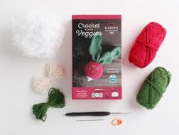 Crochet Your Veggies Amigurumi Kit Radish: Everything You Need Is Included: 100%-Cotton Yarn, Crochet Hook, Stitch Marker, Tapestry Needle, Fiberfill, di Ltd. Schiffer Publishing edito da Schiffer Publishing Ltd