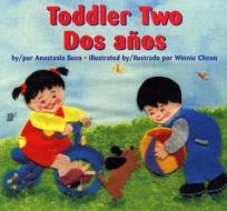 Dos Anos = Toddler Two di Anastasia Suen edito da Lee & Low Books