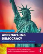 Approaching Democracy di Larry Berman, Nadia Brown, Sarah Gershon, Bruce Allen Murphy edito da Taylor & Francis Ltd