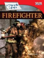 A Day in the Life of a Firefighter (Library Bound) (Fluent) di Dona Herweck Rice edito da TEACHER CREATED MATERIALS