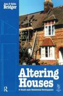 Altering Houses and Small Scale Residential Developments di Ann Bridger edito da Taylor & Francis Ltd