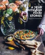YEAR WITH OUR FOOD STORIES di OUR FOOD STORIES edito da DIE GESTALTEN VERLAG
