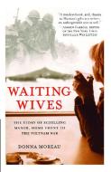Waiting Wives: The Story of Schilling Manor, Home Front to the Vietnam War di Donna Moreau edito da ATRIA