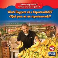 What Happens at a Supermarket?/Que Pasa En Un Supermercado? di Amy Hutchings edito da Weekly Reader Early Learning Library