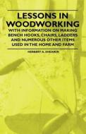 Lessons in Woodworking - With Information on Making Bench Hooks, Chairs, Ladders and Numerous Other Items Used in the Ho di Herbert A. Shearer edito da Kosta Press